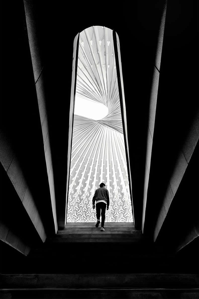 Black and White Street Photography by Leon Yu