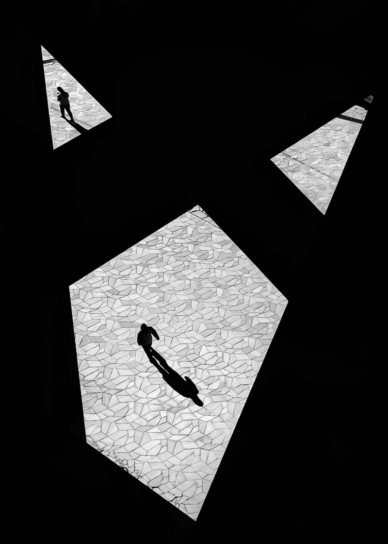 Black and White Street Photography by Leon Yu