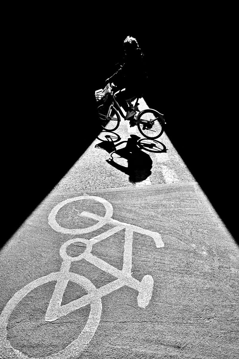Black and White Street Photography by Leon Yu