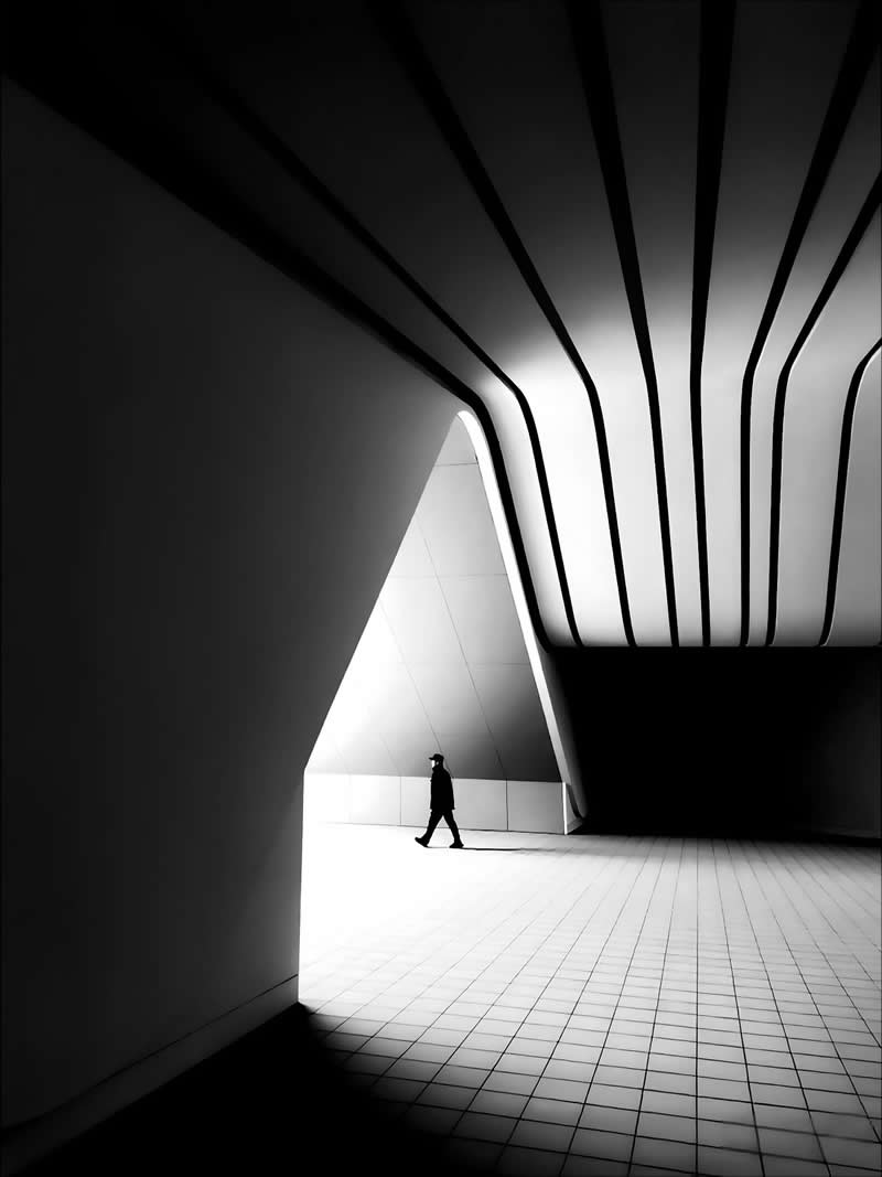 Black and White Street Photography by Leon Yu