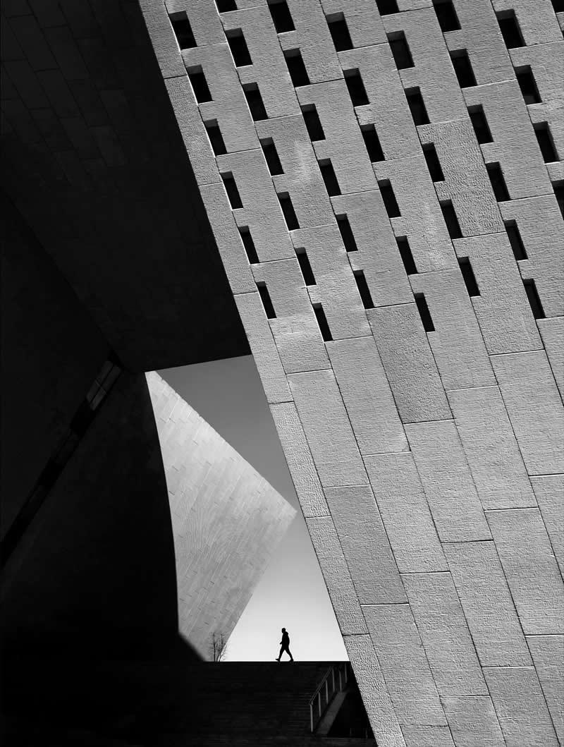 Black and White Street Photography by Leon Yu