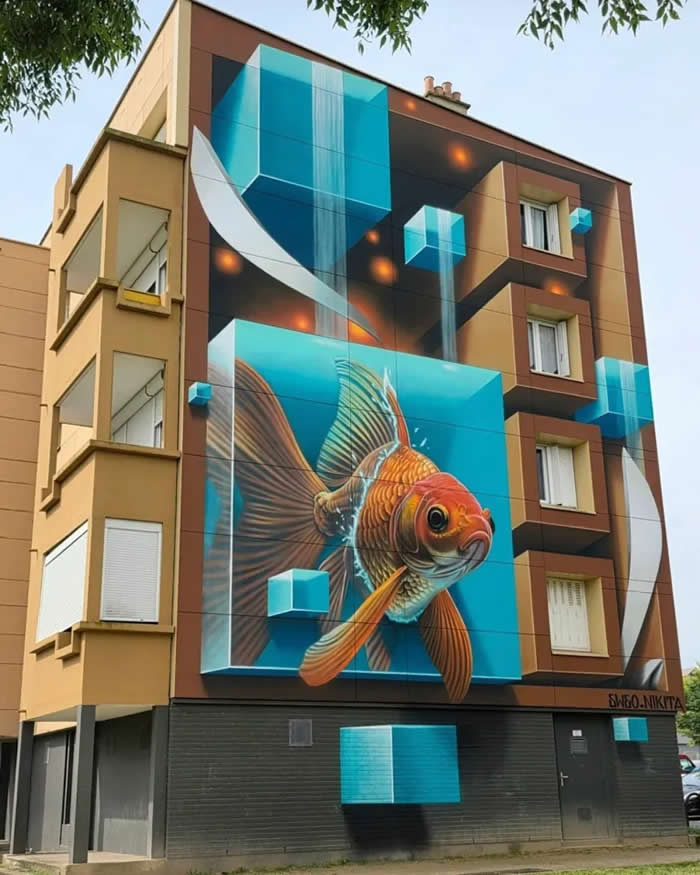 Hors cadre &mdash; By SWEO & Nikita in Le Mans, France