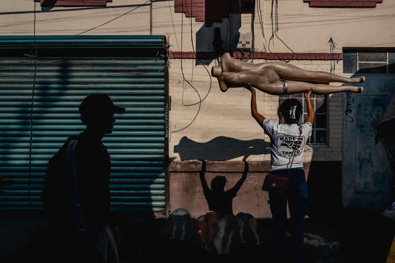 On Returning by Hector Faya - LensCulture Street Photography Awards 2026 Winners