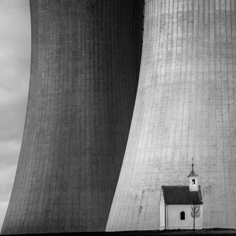Fine Art - 1st Place: Controlled Silence by Steffen Reichardt - Minimalist Photography Awards 2026 Winners