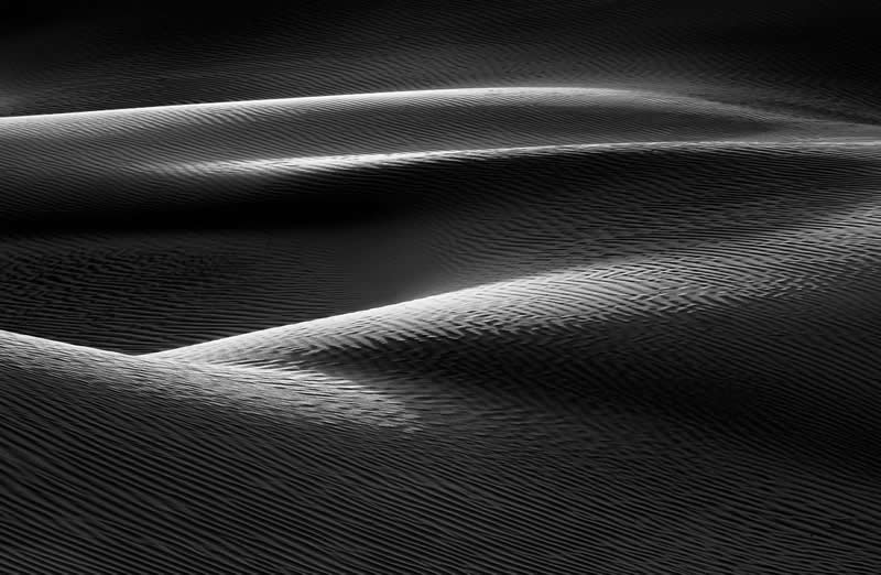 Landscape - 2nd Place: The Quiet Desert by Andrew Mielzynski - Minimalist Photography Awards 2026 Winners