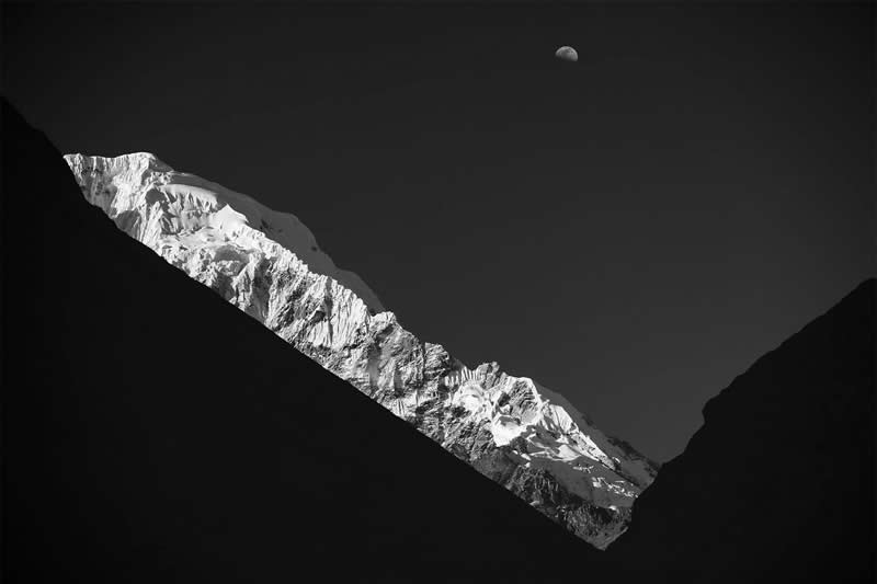 Landscape - 3rd Place: Between shadows by Andrea Rosin - Minimalist Photography Awards 2026 Winners