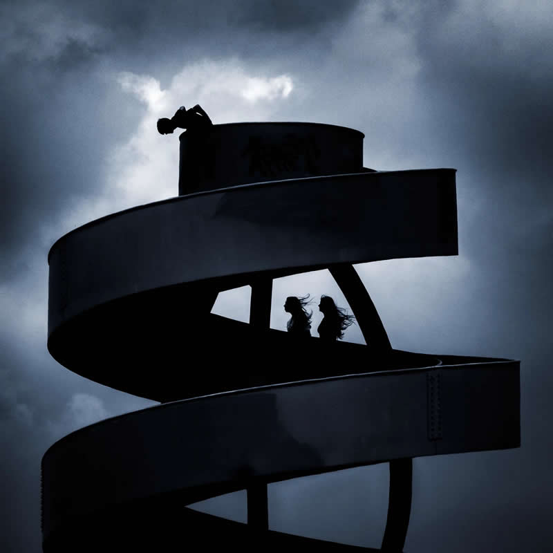 Street - 1st Place: On the Lookout by Marco Wilm - Minimalist Photography Awards 2026 Winners