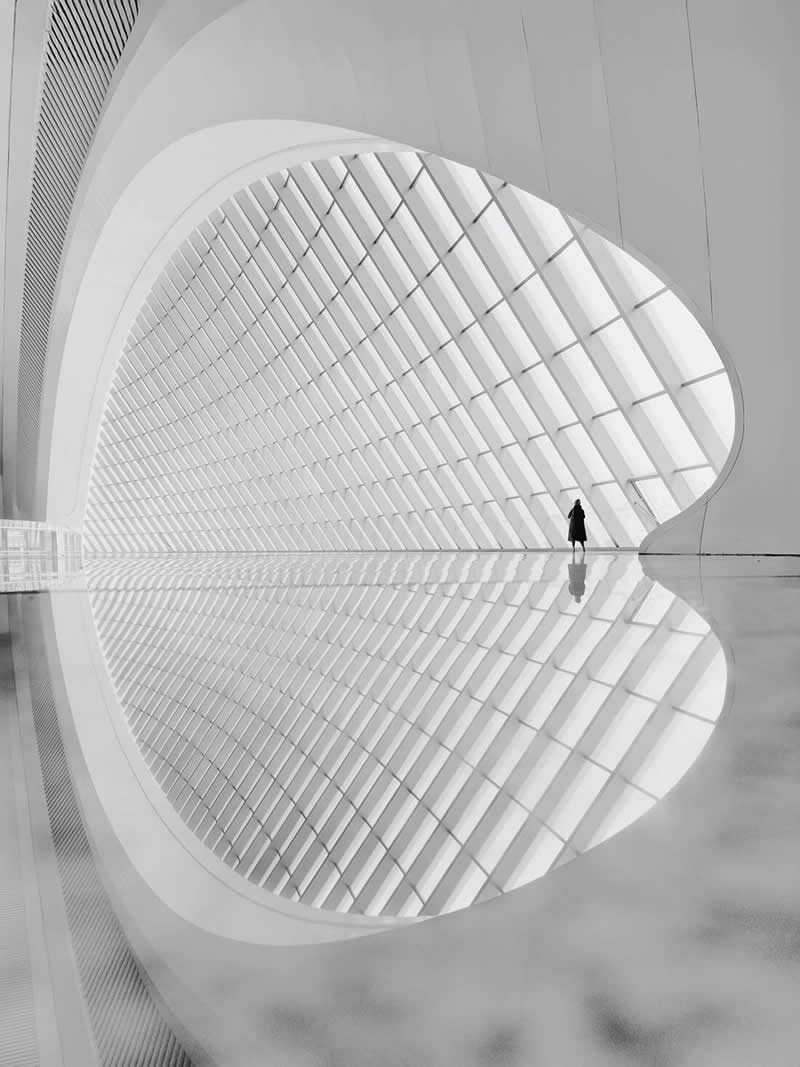 Street - 2nd Place: The Void by Nina Papiorek - Minimalist Photography Awards 2026 Winners