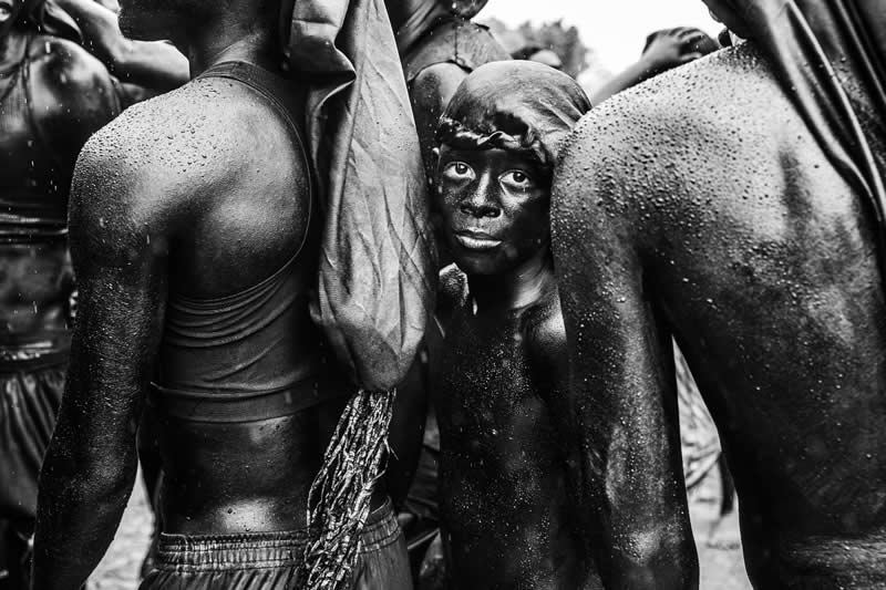 Grand Winner: Soul Beneath the Paint by Cesare Simioni, Brazil - Pure Street Photography 2026 Winners