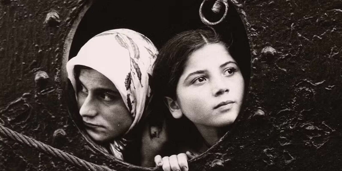 Black and White Photos by Legendary Photographers