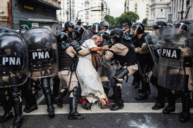 Urban Photo Awards 2026: 35 Finalist Photos That Turn Everyday Streets Into Art 70 Milei S Argentine by Tadeo Bourbon - Urban Photo Awards 2026 Street Finalists