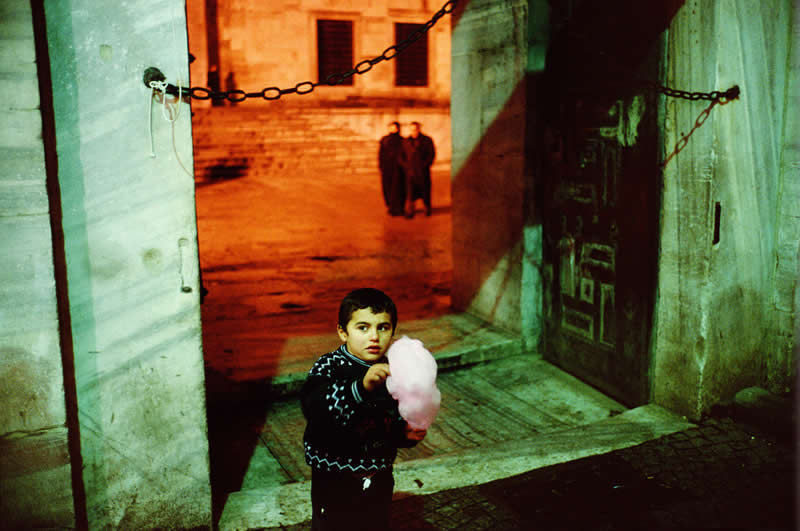 Timeless Color Photos from the Most Celebrated Photographers