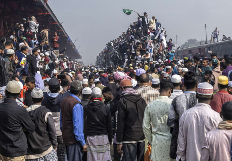 Street - Winner: Toji train station in Dhaka by Mohammed Muhtasib, Saudi Arabia - 12Awards Photography Competition Winners