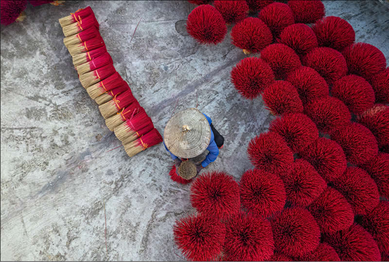 Street - Jury Choice: Iam a Traverler by Steve Dinberg, United States - 12Awards Photography Competition Winners