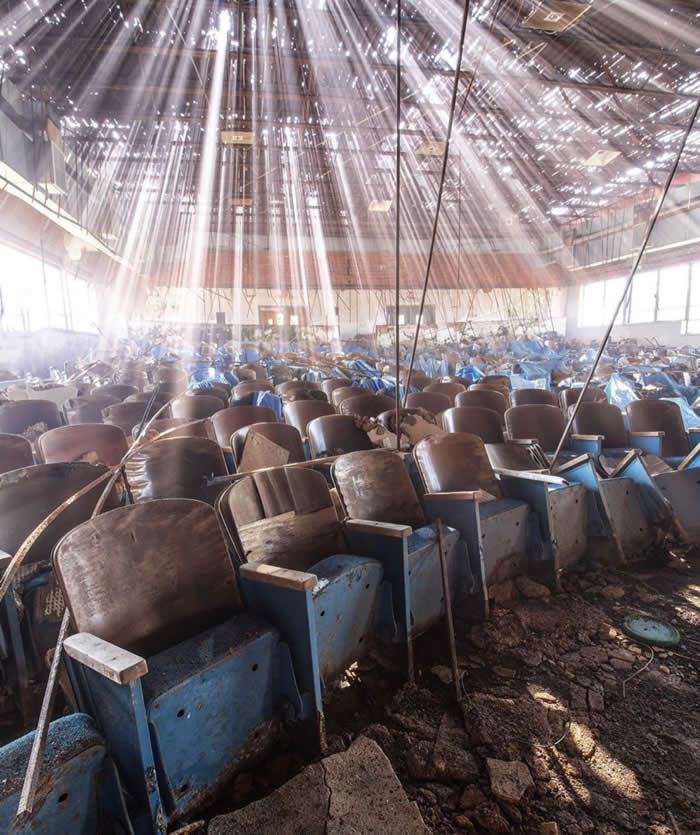 Unusual Photos That Look Like They Belong in a Modern Art Gallery