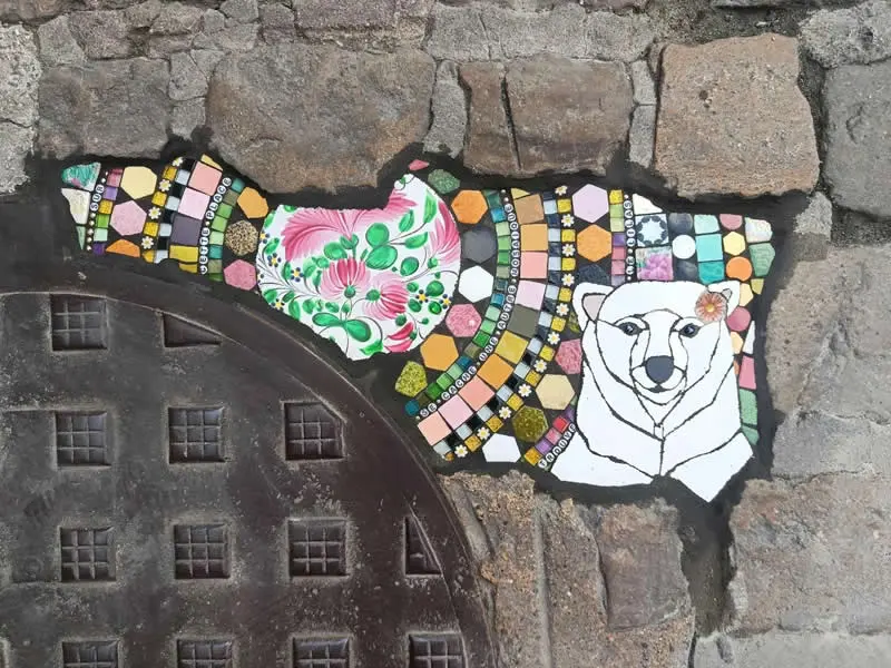 It's my turn to pay homage to my city and its famous polar bear, Pompon.