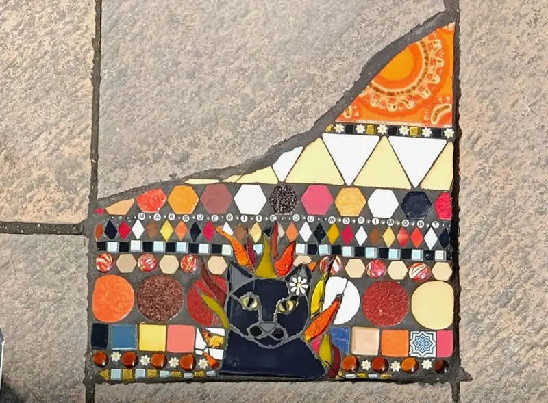 Place &Eacute;mile Zola, I offer you this new floral mosaic: Marguerite du Morimont