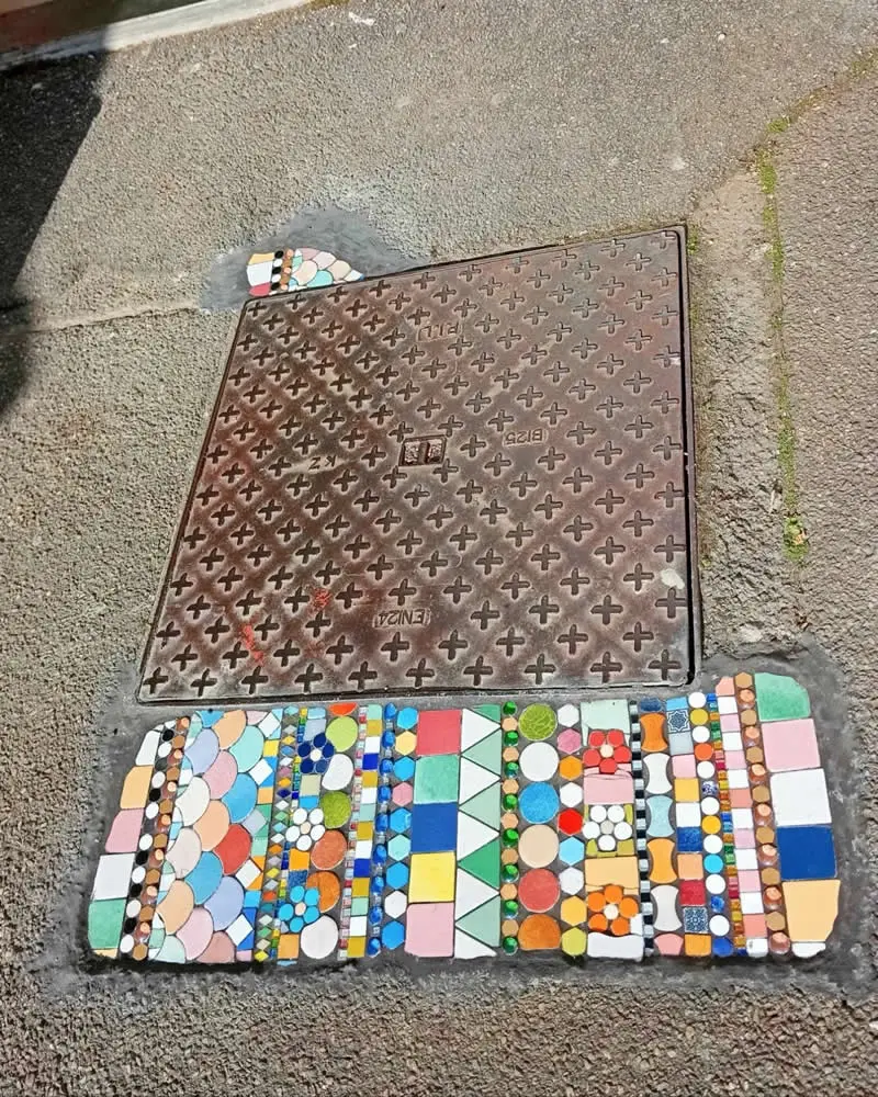 Athenaeum, how many hours spent here remaking the world... I offer you this flowery mosaic, like an ode to youth and vitality.