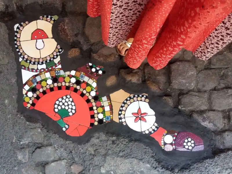 Chez Nous, on the cobblestones of your creative and welcoming alley, I offer you this vast autumnal mosaic