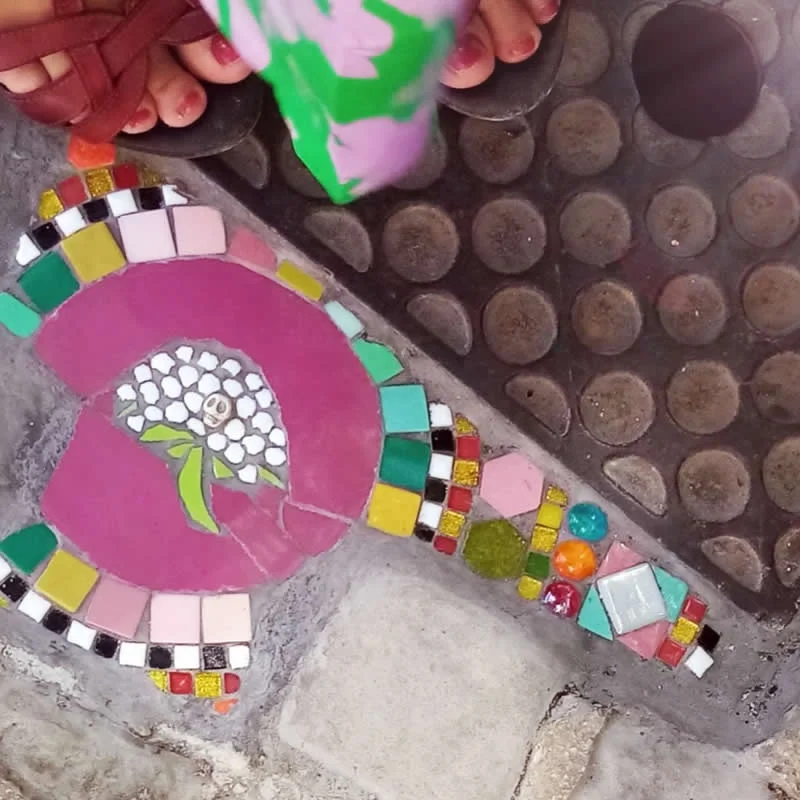 A new mosaic flower adorns the fountain in our old Place du Morimont.