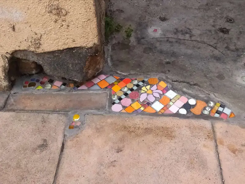 Rousseau neighborhood, I offer you this pretty oriental mosaic flower. A souvenir of those wonderful moments spent at the Chamane store.