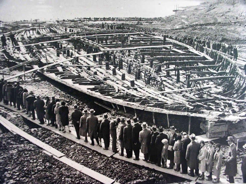 40 Historic Photos That Will Completely Change How You See the Past 43 The Nemi ships, built almost 2000 years ago by emperor Caligula, discovered in 1929 and destroyed by fire in 1944 during World War II.