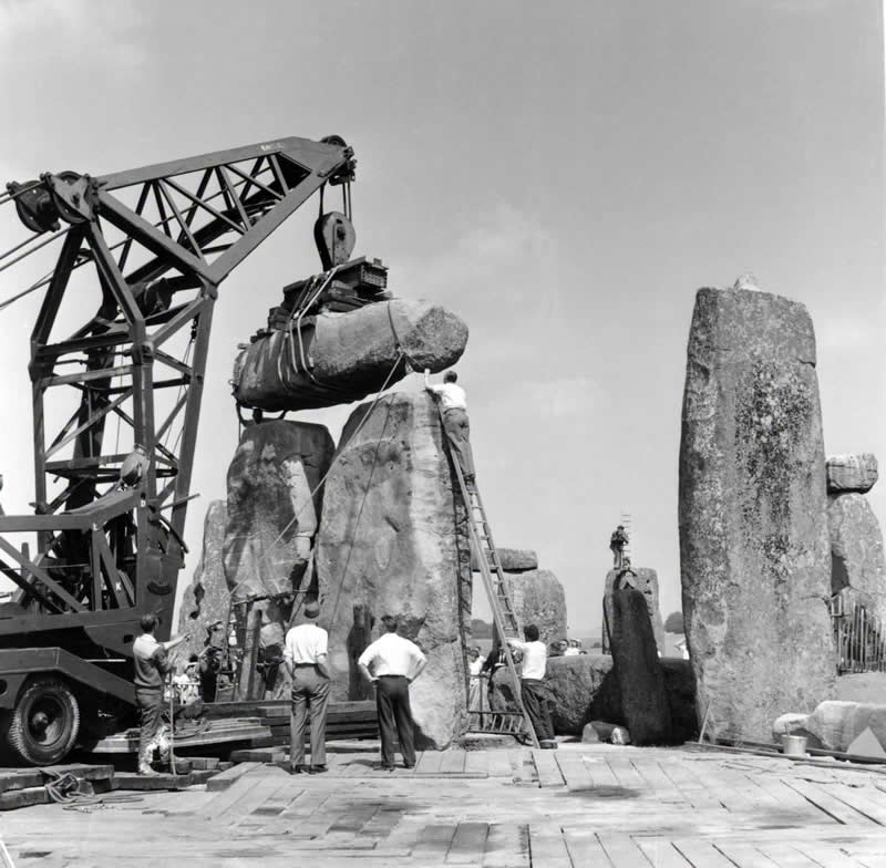 40 Historic Photos That Will Completely Change How You See the Past 45 Restoring Stonehenge in the 1950s. The modern story of restorations at Stonehenge begins in 1880 when the site was surveyed by William Flinders-Petrie, who also established the numbering system for the stones that is in use to this day.