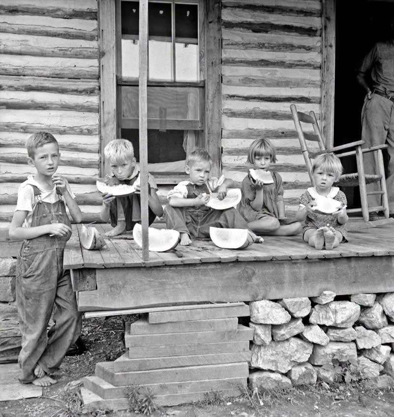 40 Historic Photos That Will Completely Change How You See the Past 55 Summertime melon at a millworker's house in Person County, North Carolina. July 1939. Photo by Dorothea Lange.