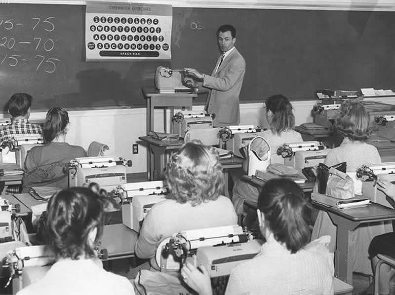 40 Historic Photos That Will Completely Change How You See the Past 56 A high school typing class, 1959.