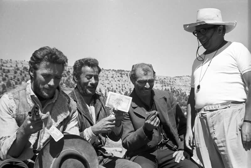 40 Historic Photos That Will Completely Change How You See the Past 62 Clint Eastwood, Eli Wallach, Lee Van Cleef and Sergio Leone in between scenes of "The Good, the Bad and the Ugly". 1966.