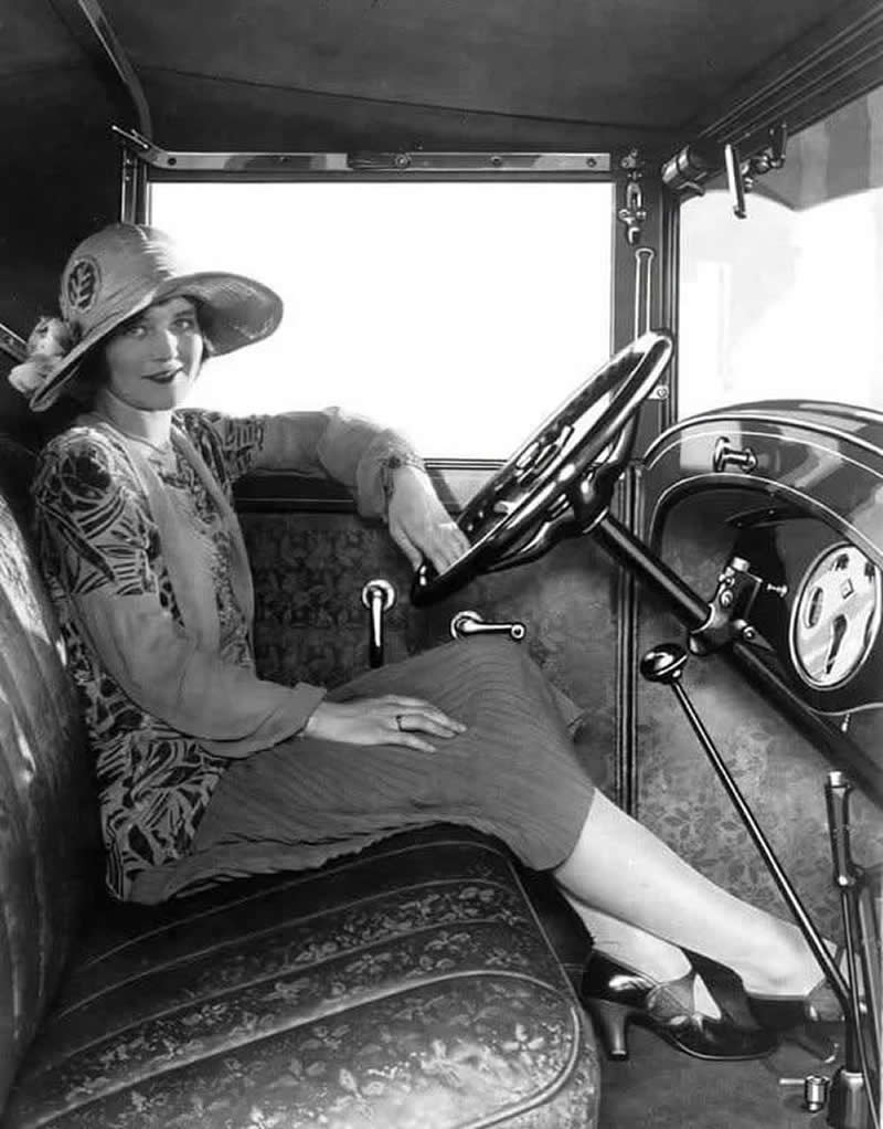 40 Historic Photos That Will Completely Change How You See the Past 65 A pretty young lady in bygone fashions. (1928)