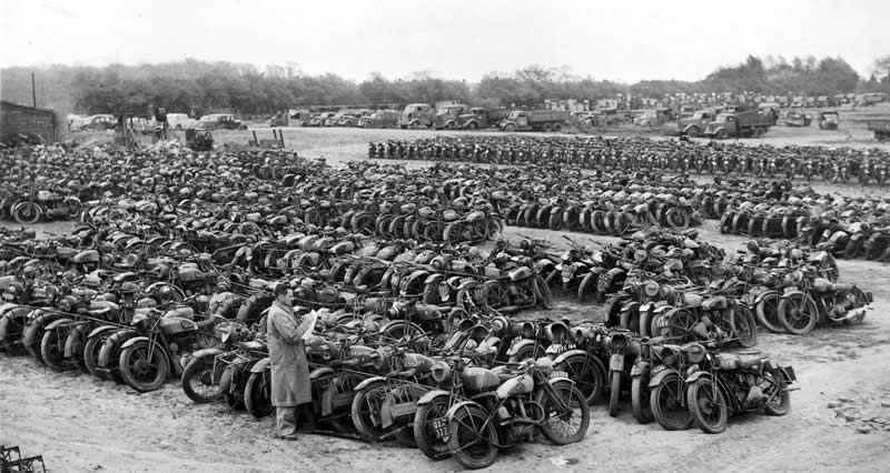 40 Historic Photos That Will Completely Change How You See the Past 66 Military motorcycles for sale in 1946. When World War II ended in 1945, the industrial war machine did not stop overnight. Estimates of the value of the probable surpluses have ranged from a low of $25 billion to a high of $150 billion.