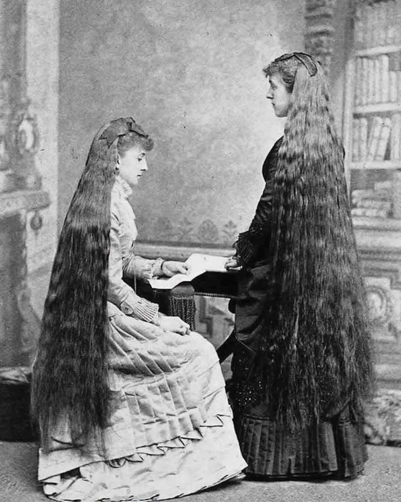 40 Historic Photos That Will Completely Change How You See the Past 67 In the Victorian era, the woman’s hair was considered an important part of her appearance and it marked her status and her femininity. Women in that era were often expected to grow their hair to great lengths, and it was common knowledge that a woman’s crowning glory was her hair.