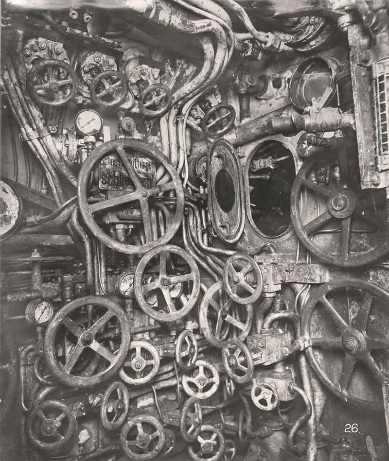 40 Historic Photos That Will Completely Change How You See the Past 72 The inside of a German WWI era U-Boat.