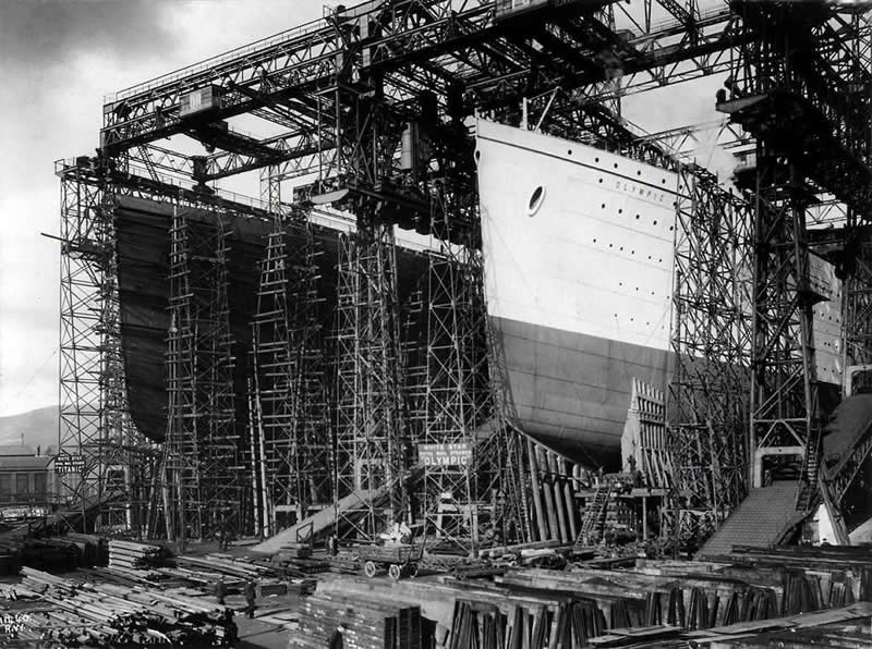 40 Historic Photos That Will Completely Change How You See the Past 74 The Titanic and Olympic under construction at Harland and Wolff shipyard Belfast, 1910