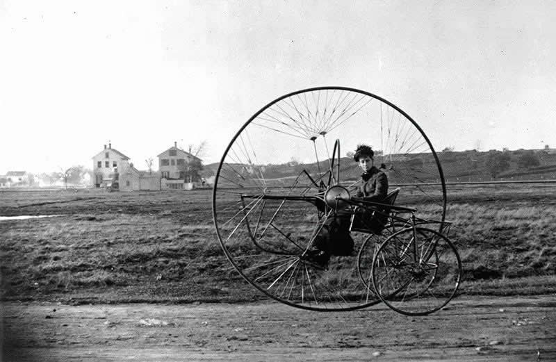 40 Historic Photos That Will Completely Change How You See the Past 78 Oldriev’s new tricycle. Photo by Chas. W Oldrieve, 1882.