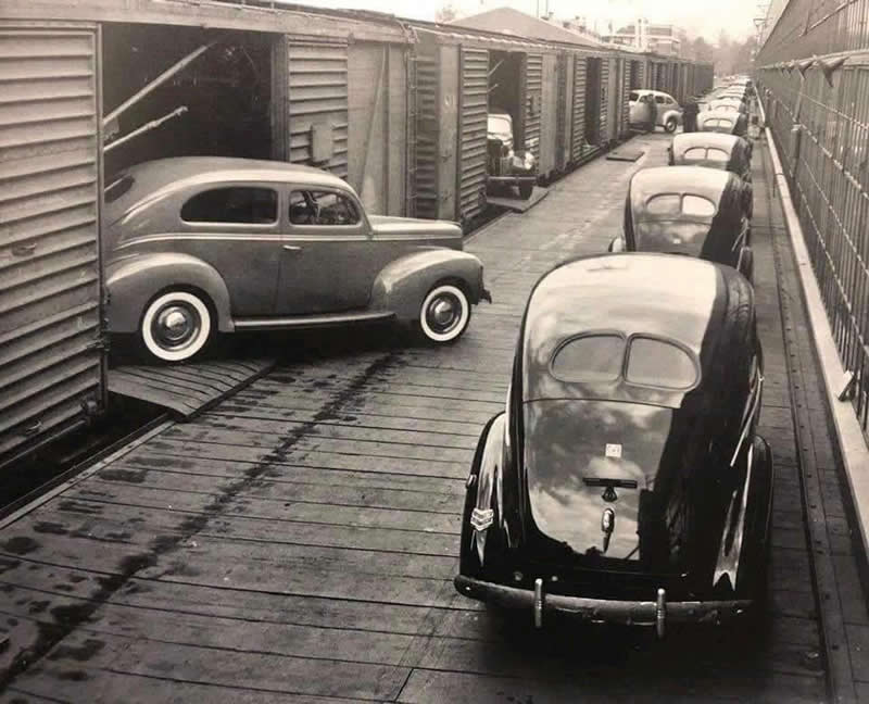 40 Historic Photos That Will Completely Change How You See the Past 79 New Fords delivered by train in the 1940s