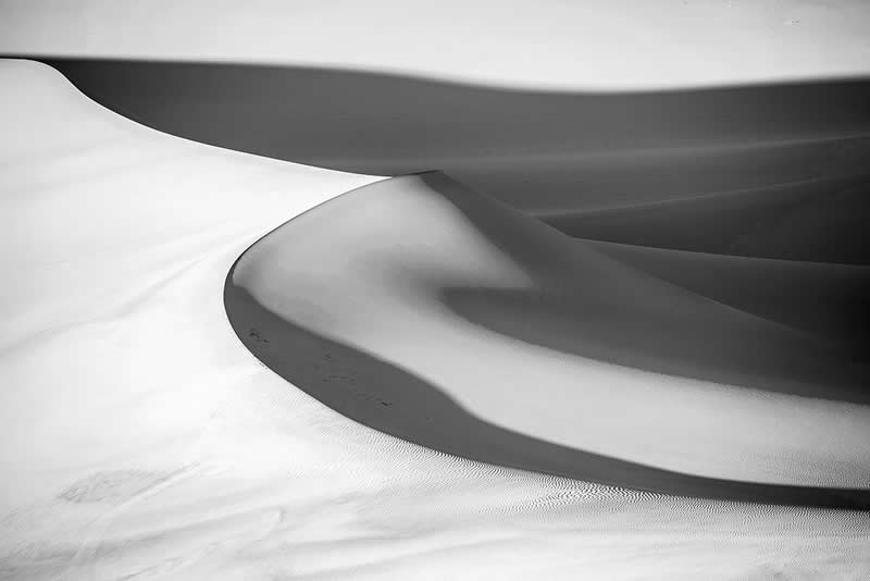 Earth in Elegant Monochrome: 40 Landscape Winners From the MonoVisions Awards 2026 51 Curve of the Dunes by Remuna Beca, United States - MonoVisions Black and White Awards Landscape 2026 Winners
