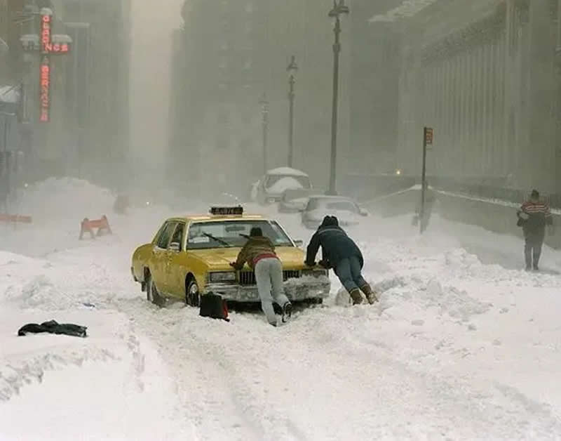 January 8 1996 Great Snowfall Event. NYC hit with a Blizzard Dumping 30 inches in some areas