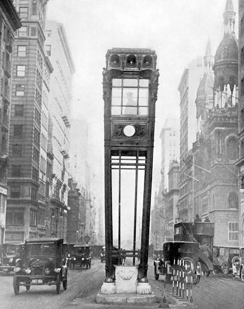 A bronze traffic tower on 42nd Street and 5th Avenue, 1922. Seven towers, all designed by Joseph Freedlander, were built and placed around the city to control vehicular traffic.