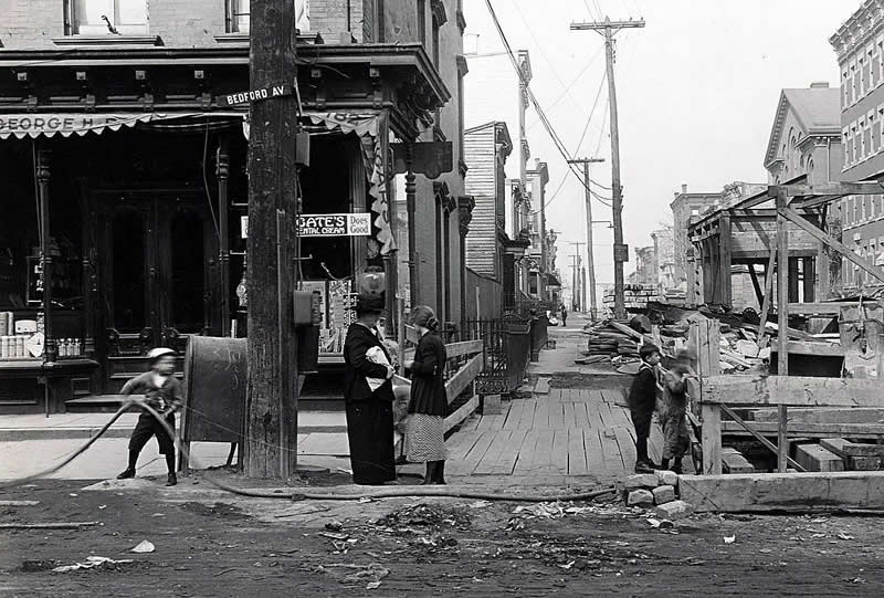 Bedford Ave., and North 7th St. in Williamsburg (1920)