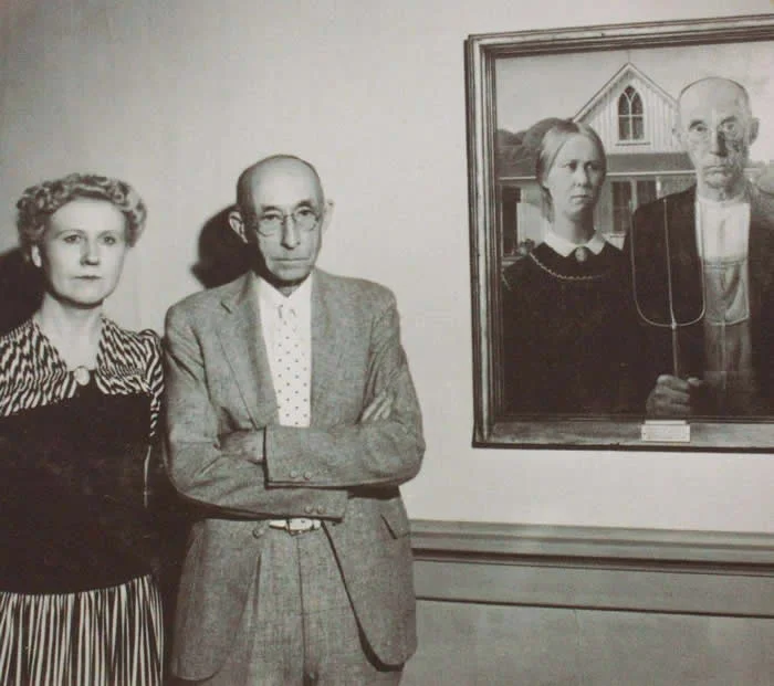 The models for &lsquo;American Gothic&rsquo; pose in front of the iconic painting, 1942.
