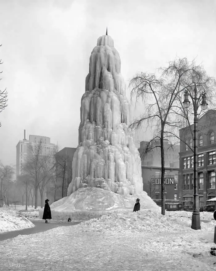 Ice Fountain, Washington Boulevard, Detroit. 1940s