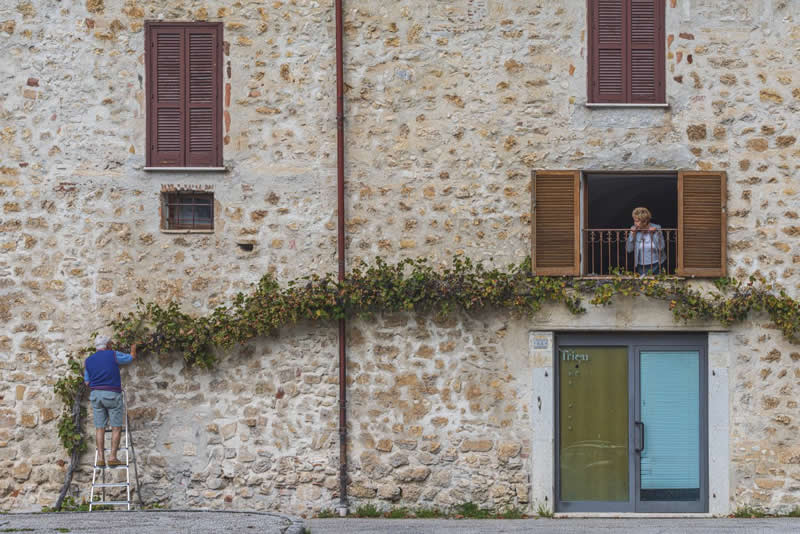 A vine for a lifetime (Una vite insieme) by Luca menotti - Urban Photo Awards 2026 People Fianlists