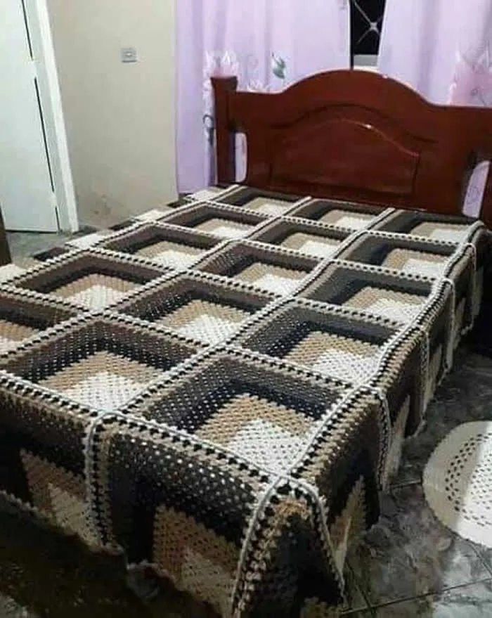 Look Twice! 40 Confusing Perspective Photos That Will Trick Your Eyes 67 This 3-D quilt someone posted in my knitting group - Confusing Perspective Photos