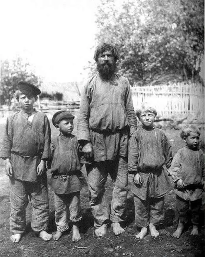The farmer and his sons. Ryazan Province , Kasimovsky county, village of Grand Peksely, Russian Empire, 1910