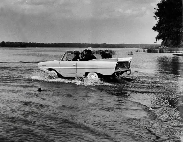 The Amphicar was manufactured in West Germany and first made an appearance in America at the 1961 New York Auto Show. Originally designed by Hanns Trippel, these amphibious cars hit the US market from 1961 to 1967.