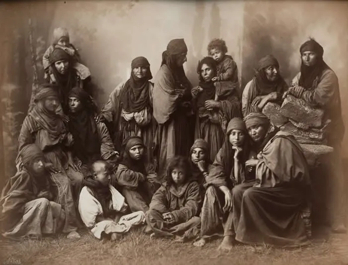 Bedouin Women, Jerusalem ⁣ c. 1880⁣. (Photo by F&eacute;lix Bonfils⁣)