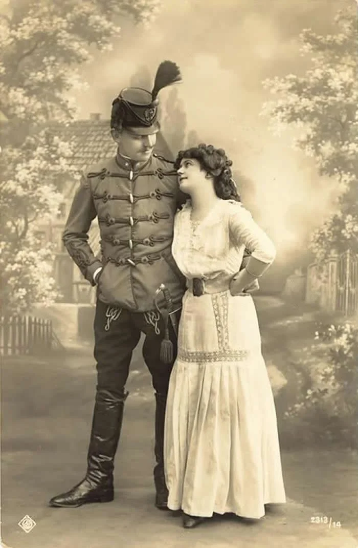 An Austro-Hungarian Hussar poses with his girlfriend, early 1910s.