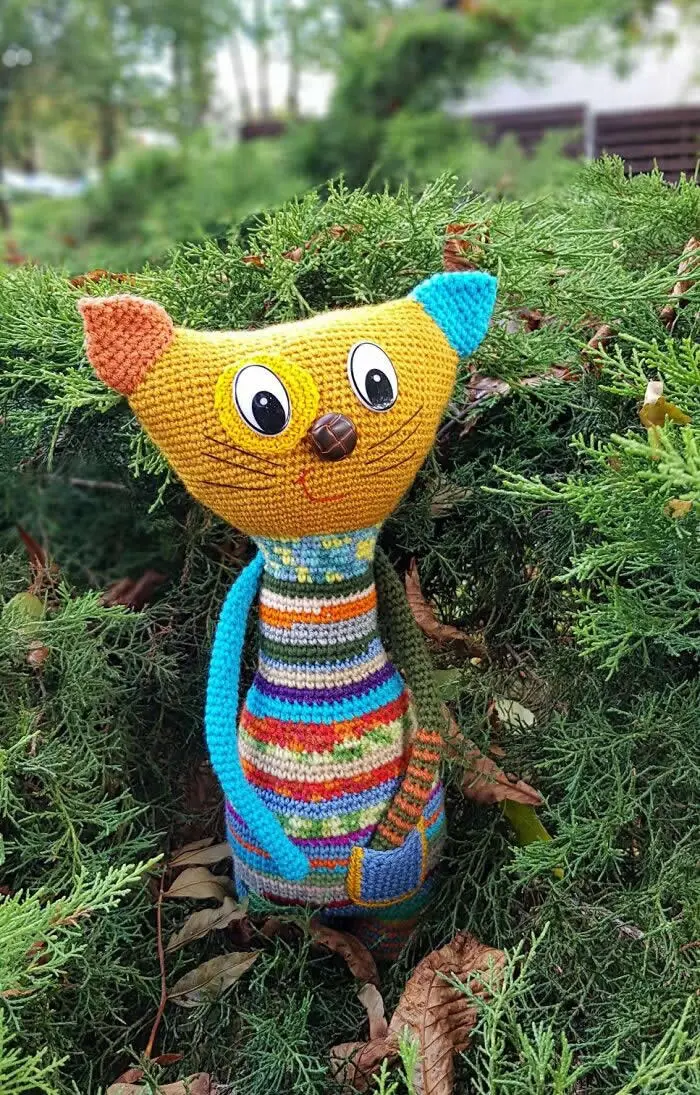 Adorable Creatures Crafted Entirely From Leftover Yarn by Violeta Vasileviciute-Pociene